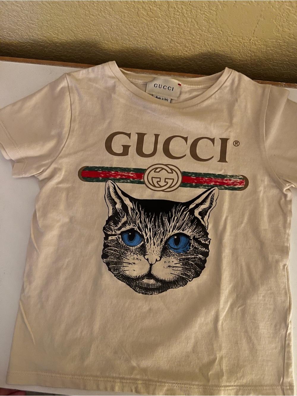 Gucci Cream Kids T-Shirt with Blue-Eyed Cat Graphic - Picture 3 of 3